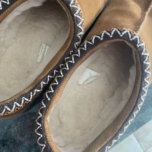 EUC ugh slippers